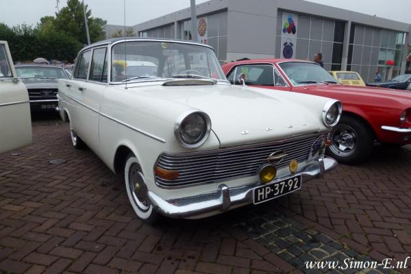 Opel Rekord P2 1700 sedan [1962] (1).JPG