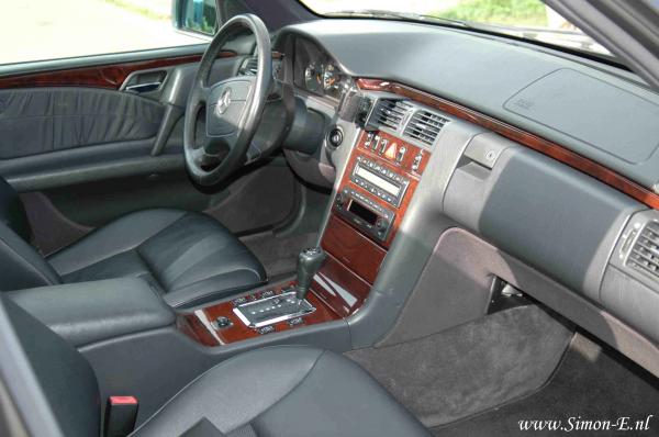 Taxatie Youngtimer Mercedes W210 E320 1996 2 IA.jpg