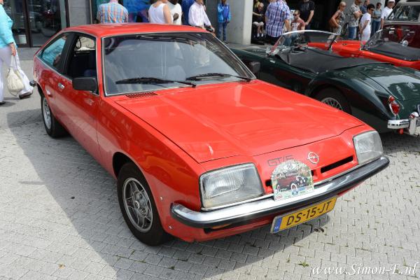 Opel Manta 20S Hatchback [1979].JPG